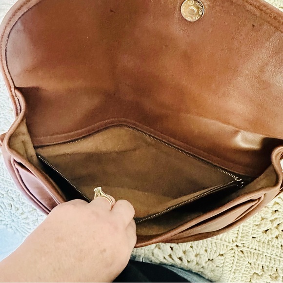 SOLD. Vintage Coach Leather Bag Flap Magnetic Closure 90s - Picture 9 of 15